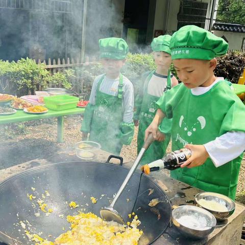 喻家坡幼儿园大大班户外自然野炊活动——春日中餐我做主