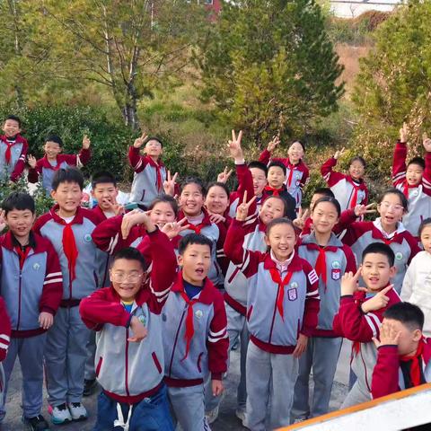 【校园里的秋日欢乐时光】山西英才小学部五年二班