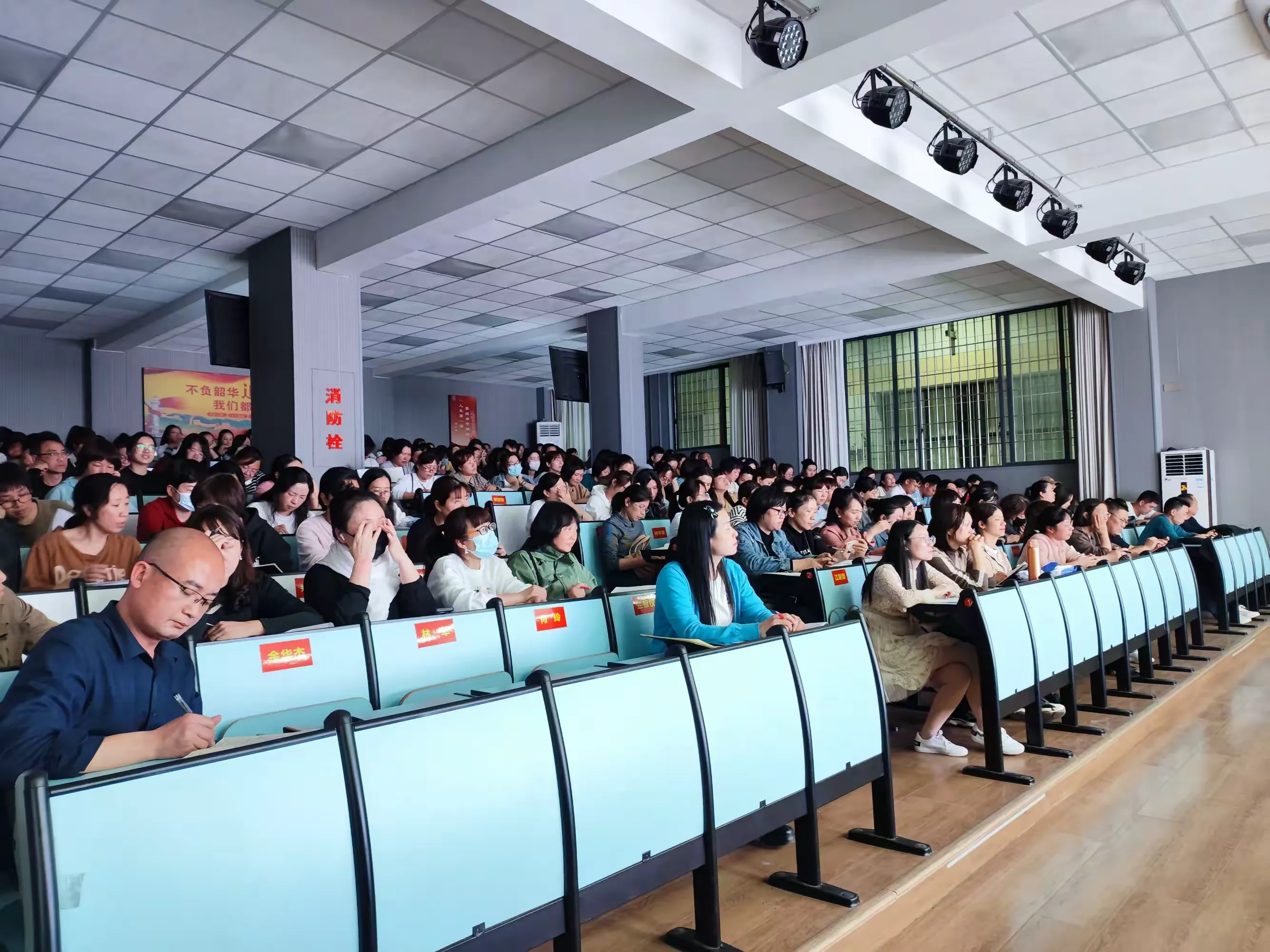 简篇-润心赋能 共护成长---
湖滨中心小学2023-2024学年第二学期家庭教育工作总结