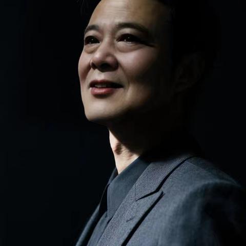 艺术人像中的沉稳与庄重——论人像摄影的表现力