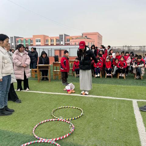 流坡坞镇周商小学/中心园集团校组织开展妇女节教职工趣味运动会