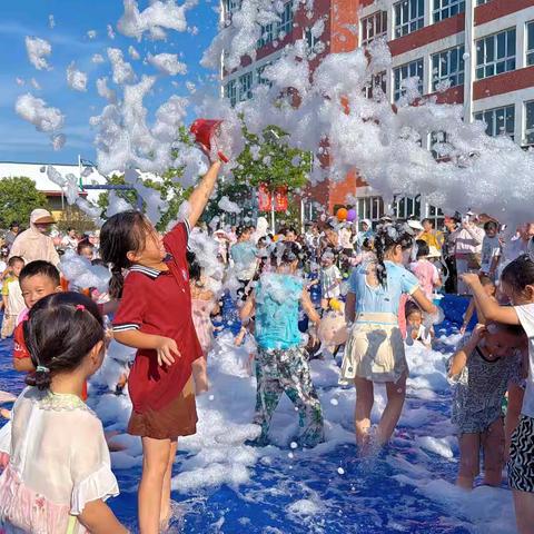 甘岸新星幼儿园第三届“清凉一夏，奇幻泡泡节”活动