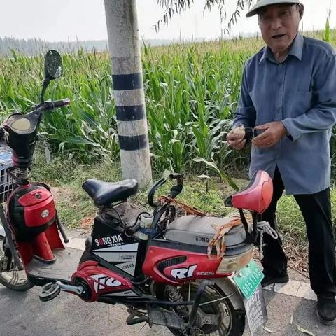 电动车路遇故障网格员热心帮忙