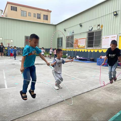 【园所动态】童心悦动•“绳”采飞扬——东凤同德幼儿园大班组跳绳比赛