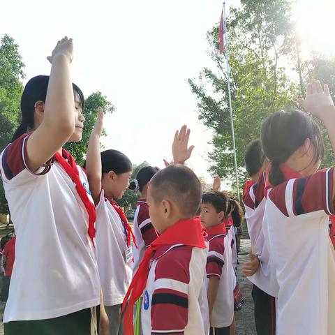 “学习二十大  争做好队员”——新圩镇中心学校公义教学点举行一年级少先队分批入队仪式