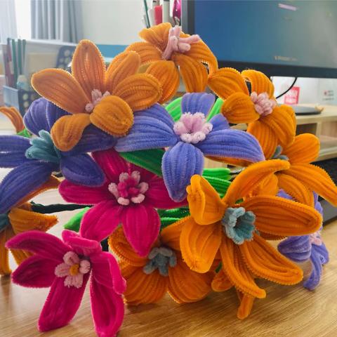 十六中美术课堂绽放女性之美～女神节花束制作