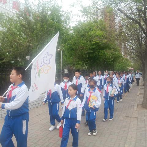 北闸口第一小学 约“绘”地球日，把环保“袋”回家主题绘画活动