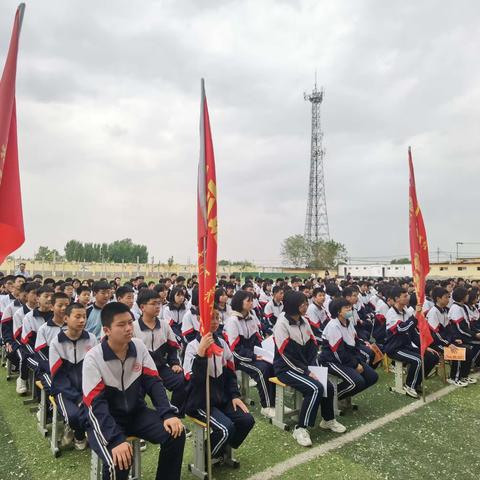 关爱学生 幸福成长——张村中学八年级多元化评价总结会