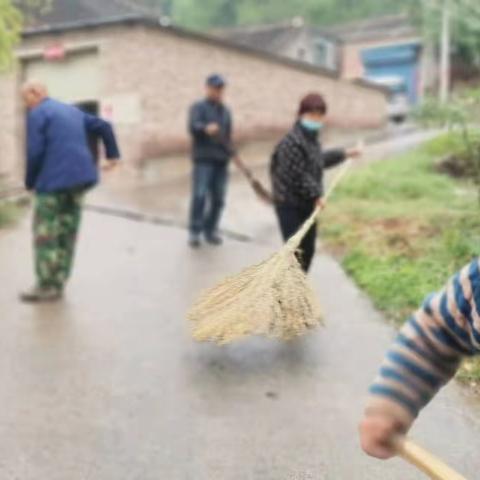 西村乡柿园村：干群齐努力，共建美乡村。