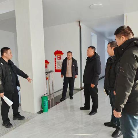 新林林业局党委委员、工会主席周成仁深入宏图林场检查安全生产工作 暖心关爱一线职工