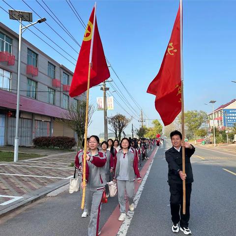 重走红军路  励志接班人—党建引领团建珀玕中学“红廉文化进校园”研学暨清明祭扫活动