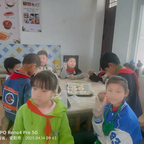 "劳有所得，属你精彩"洪河屯乡第一中心小学三二班劳动实践纪实