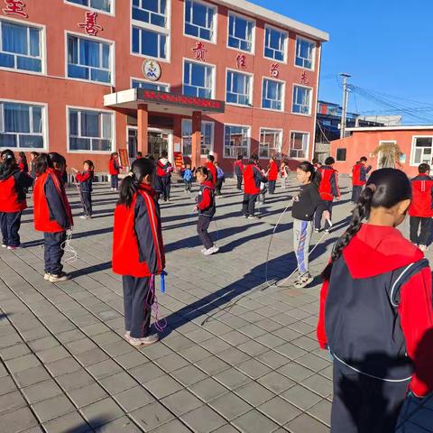 绳彩飞扬，快乐无限——掌字小学跳绳比赛活动