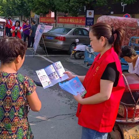 鲁阳街道妇联开展  “法律进社区 普法暖人心”宣传活动