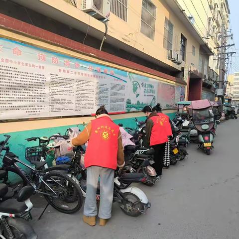 阳光社区环境治理活动：巾帼志愿者在行动