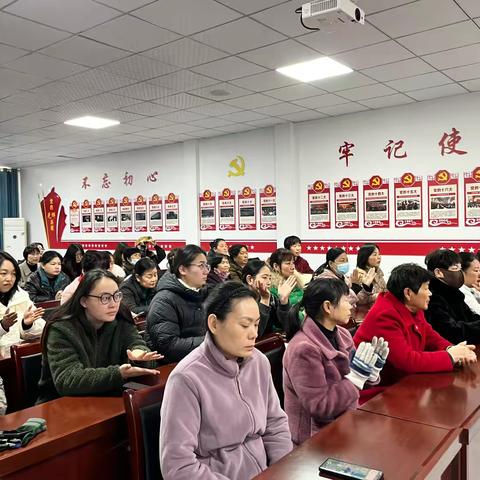 “妇女维权普法大讲堂”反家暴主题宣讲活动在鲁阳街道阳光社区成功举办