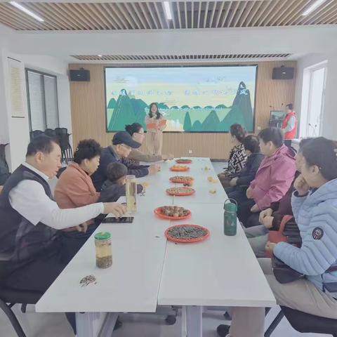 东营社区新时代文明实践站开展“情暖重阳  金秋茶话会”