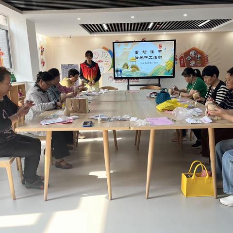 【幸福历城群众满意】全福街道烟厂社区重阳节活动之手工花瓶制作活动