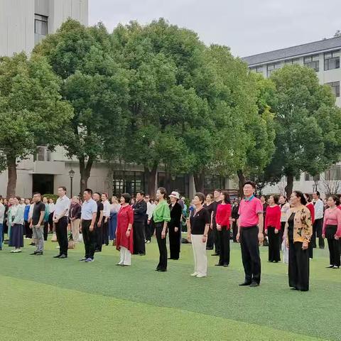 丹心映红旗 舞韵颂华章——襄阳市老年大学舞蹈表演系升旗仪式