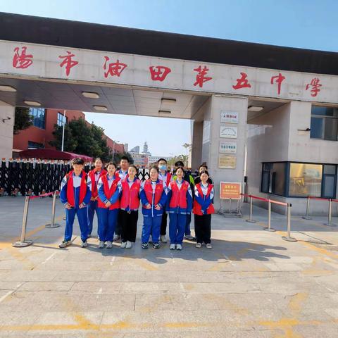 “学雷锋  文明实践我行动”八年级六班实践活动