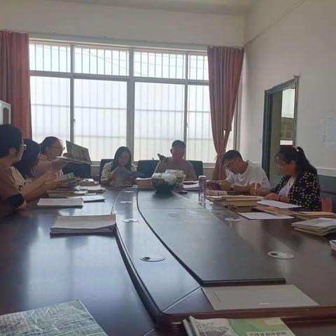 立足教学常规  为期中助力——通海县明泉小学第九周教学常规检查