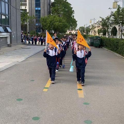 路队展风采 文明齐步走——曲阜市明德学校一学部路队比赛