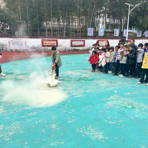 金竹畲族乡民族学校组织开展“消防演练进校园 筑牢安全防火墙”活动