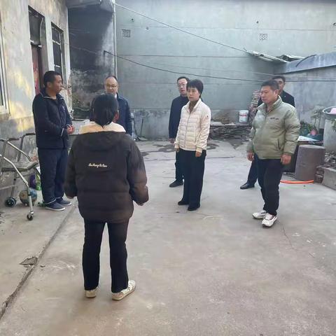 区委常委、政法委书记冯小利、副区长刘伟到孟庙镇进行调研