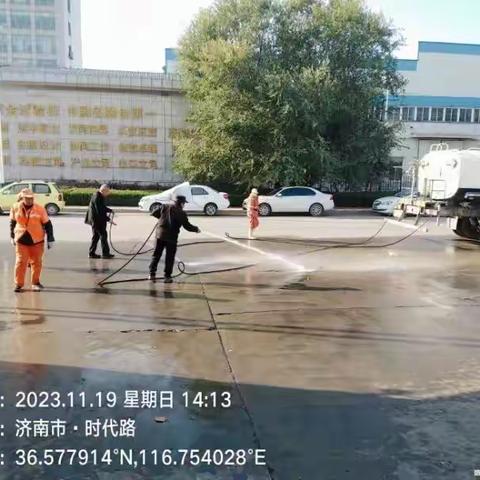 建成区平安街道 道路保洁保持常态化 人机配合精细作业