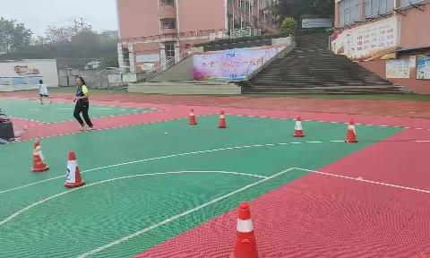 快乐篮球——泸县龙城俱乐部喻寺小学分训点 1—3年级篮球班训练花絮（10）