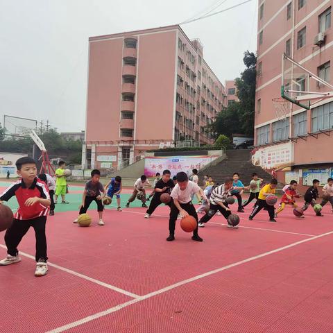 快乐篮球——泸县龙城俱乐部喻寺小学分训点 1—3年级篮球班训练花絮（11）