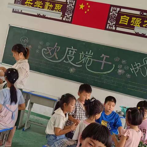 “粽叶飘香，端午安康”传统节日—周庄小学开开心心过端午！