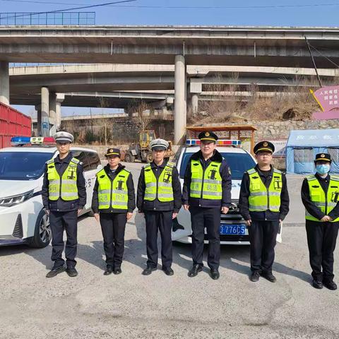 路警联合执法打击面包车非法营运纪实
