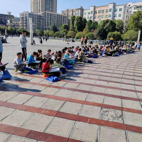 红宇美术学校♛尚美班♛户外写生活动《雕塑写生》