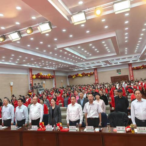 平顶山分公司“守护三十载 同心向未来”2026旺季营销培训暨启动大会简讯