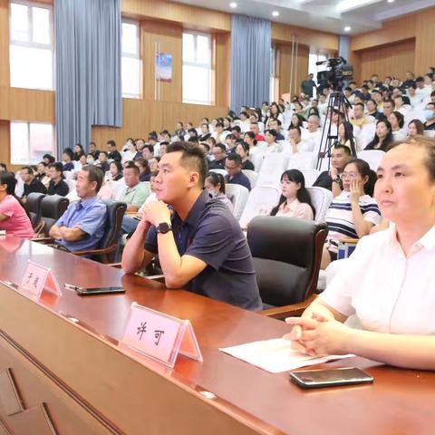 从“心”开始，共“童”成长——滨城区逸夫小学小学2025级一年级新生家长会温情启幕