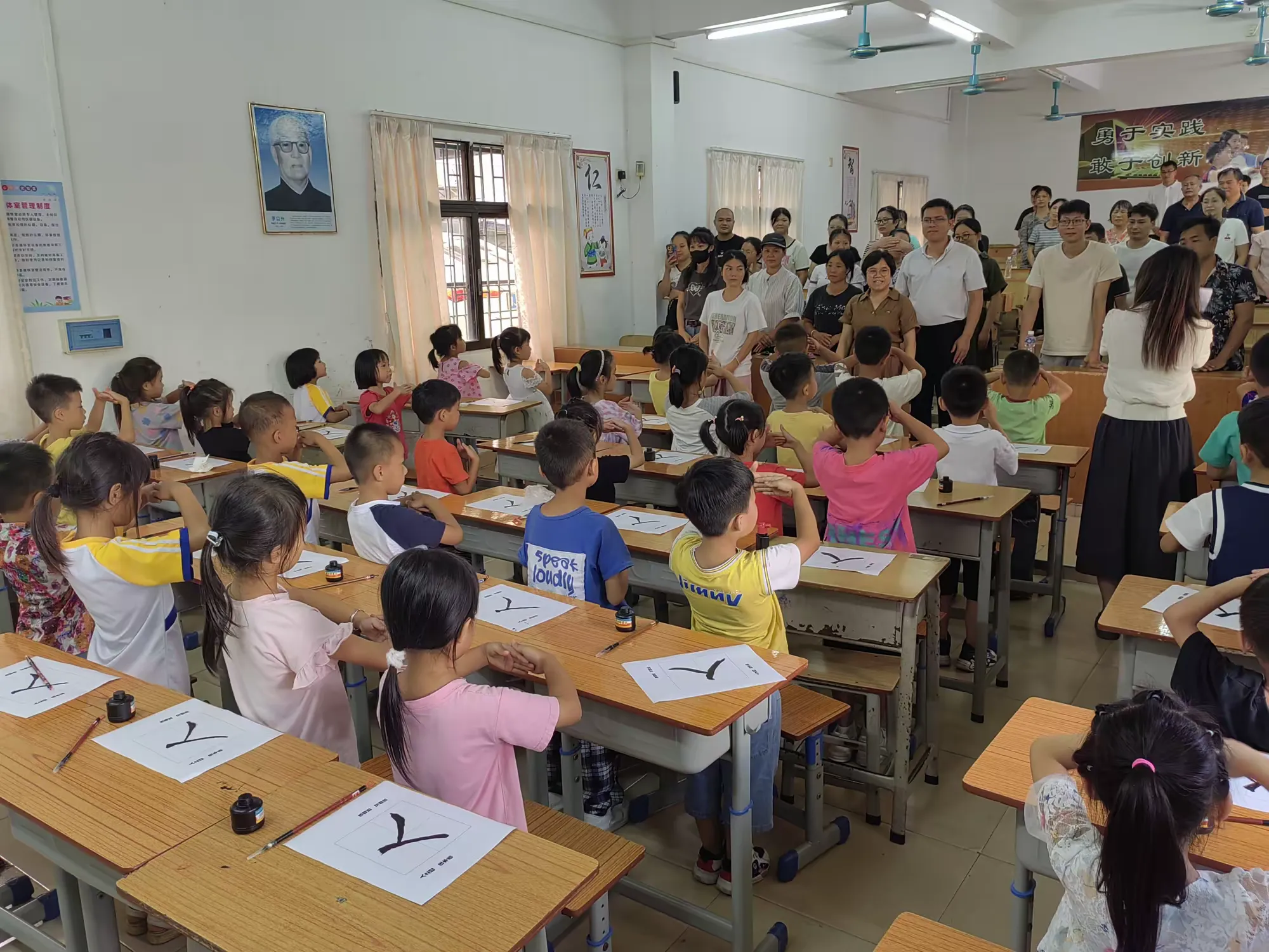 简篇-开笔礼| 开笔延脉 诗礼传家——苍城镇中心小学北校区2024年“开笔礼”暨五邑优秀传统家训诵读活动