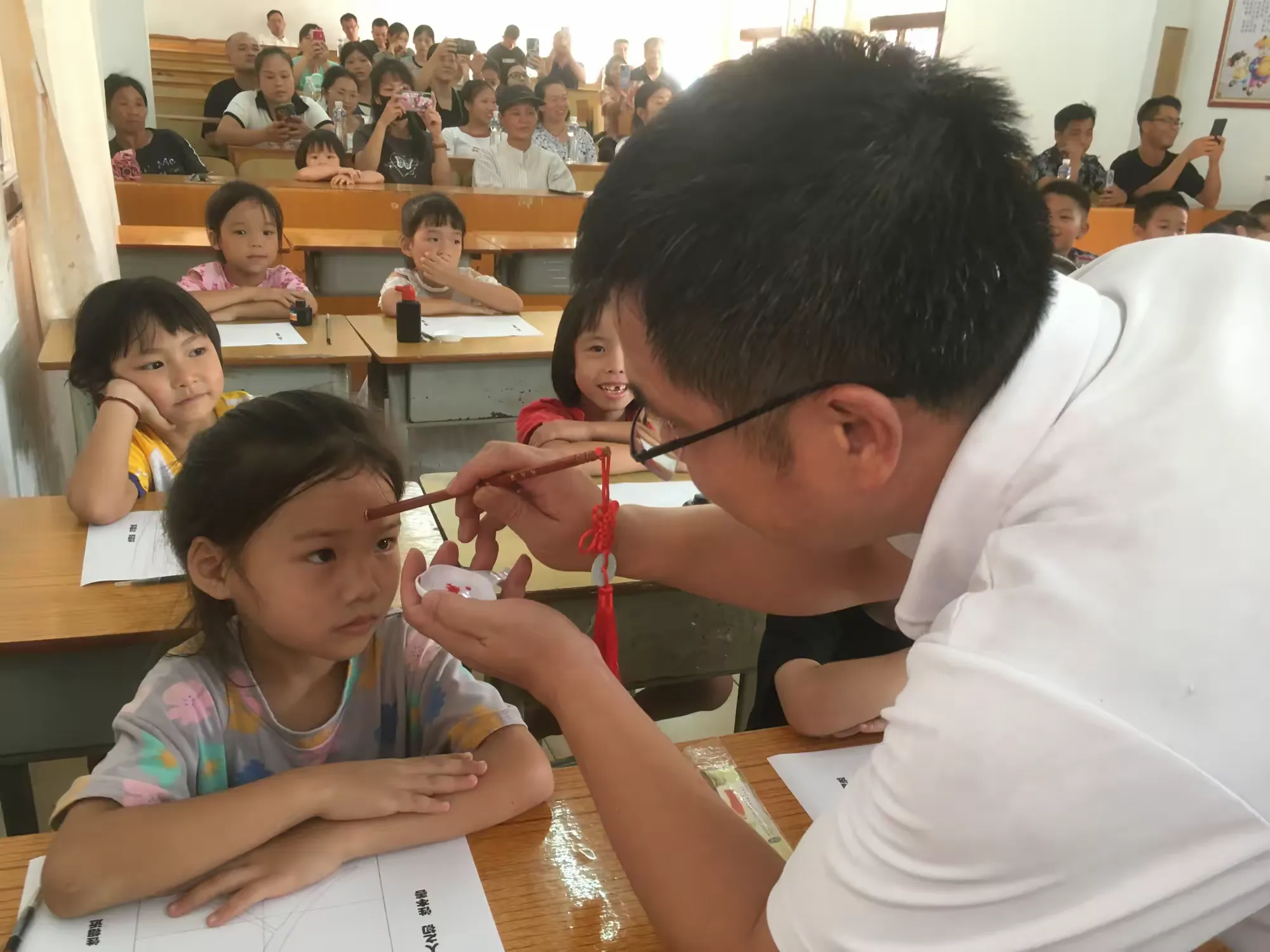 简篇-开笔礼| 开笔延脉 诗礼传家——苍城镇中心小学北校区2024年“开笔礼”暨五邑优秀传统家训诵读活动