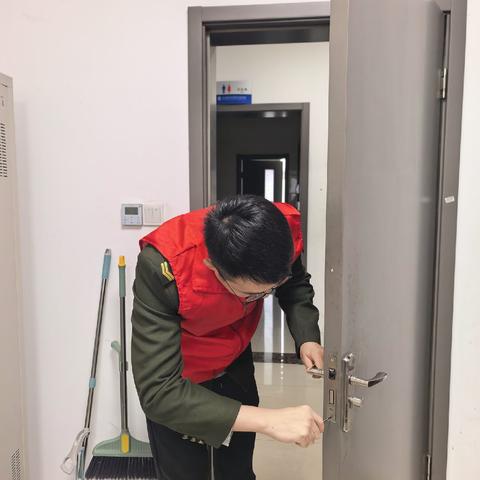 小维修暖人心 党员服务在身边——滦州片区收费站党支部开展“我为职工办实事”延伸服务