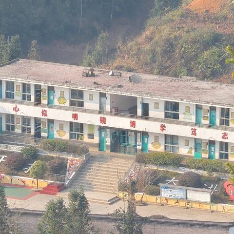 高普陇小学暑期中防溺水安全教育致家长的一封信