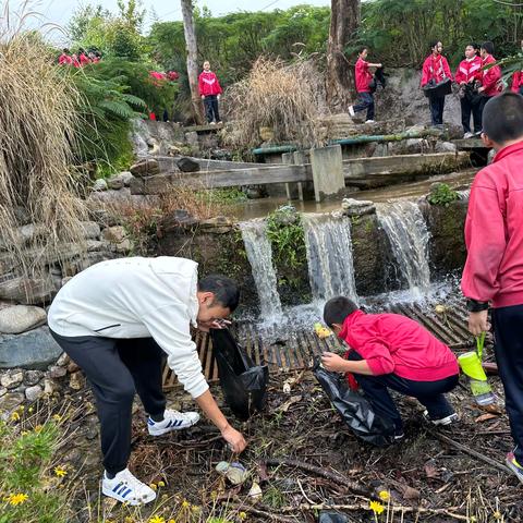 【芒市镇木康小学每周德育第90期】捡起垃圾，爱护环境从你我做起