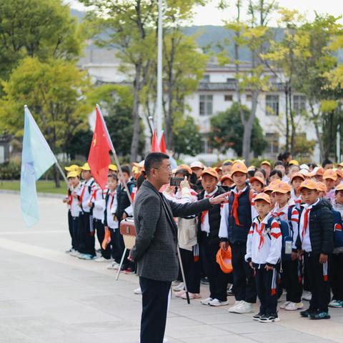 拥抱自然，邂逅秋天——记文荣学校四年级秋游主题活动