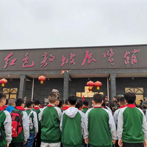 致敬革命英雄，争做红色少年             ——实验小学敖坡“小长征”