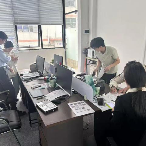 龙归支行开展12月支付结算宣传活动