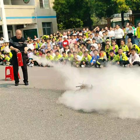 以“演”筑防，构建平安校园