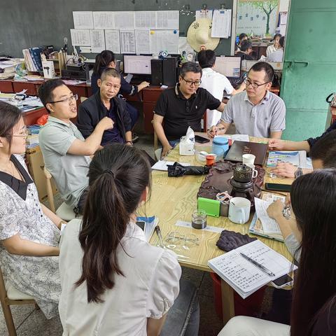 如何更好地在初中英语教学中渗透思政教育                              ---专题研讨