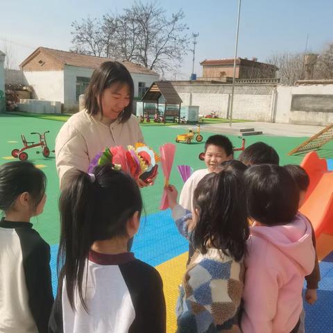 杨庄幼儿园大班《女神，节日快乐》