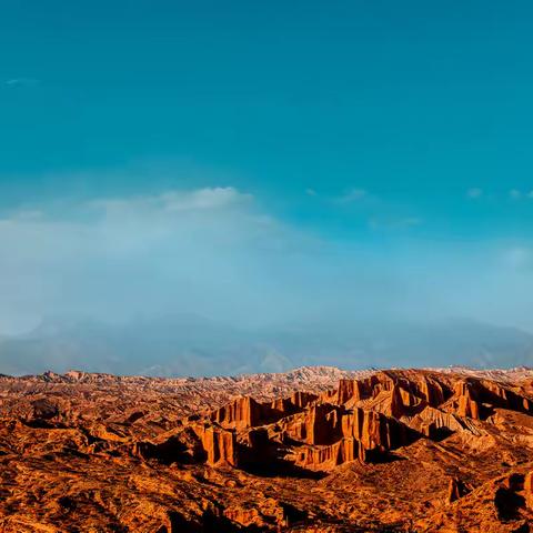 雄伟壮丽的南疆大山奇谷