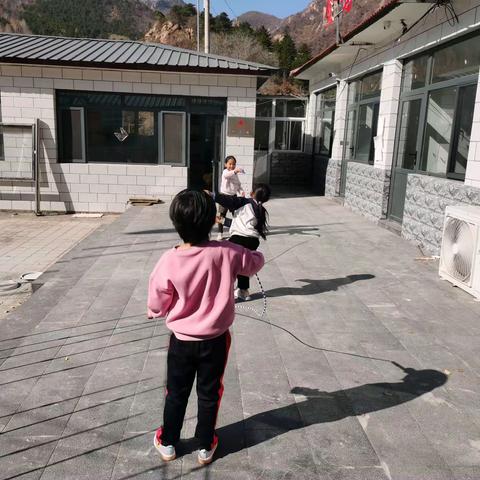 童伴之家开展《温暖护童梦陪伴暖童心》主题活动