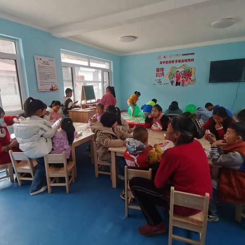 温暖童心，快乐元旦，主题活动。